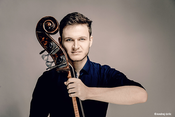 Portrait Leonhard Baumgartner mit Violine