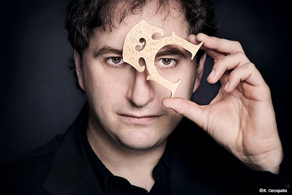Portrait Michael Martin Kofler mit Flöte