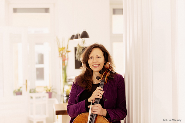 Portrait Christophe Pantillion mit Cello